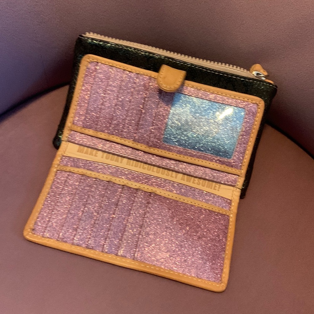 Consuela Wallet